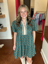 Load image into Gallery viewer, Hunter Green Print Shift Dress
