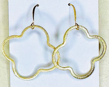 Load image into Gallery viewer, Gold Open Clover Earring