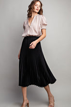 Load image into Gallery viewer, Black Pleated Skirt