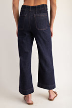 Load image into Gallery viewer, Dark Denim Patch Pocket Cropped Jeans