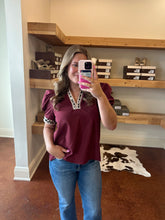 Load image into Gallery viewer, Merlot Puff Sleeve Leopard Accent Top