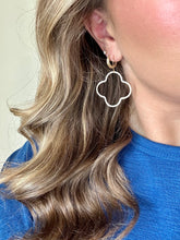 Load image into Gallery viewer, Silver Open Clover Earring
