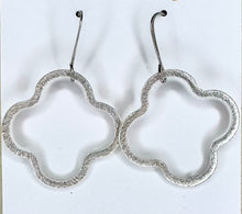 Load image into Gallery viewer, Silver Open Clover Earring