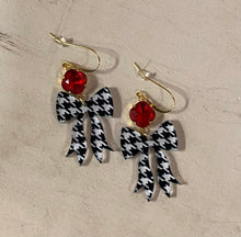 Load image into Gallery viewer, Houndstooth Earrings