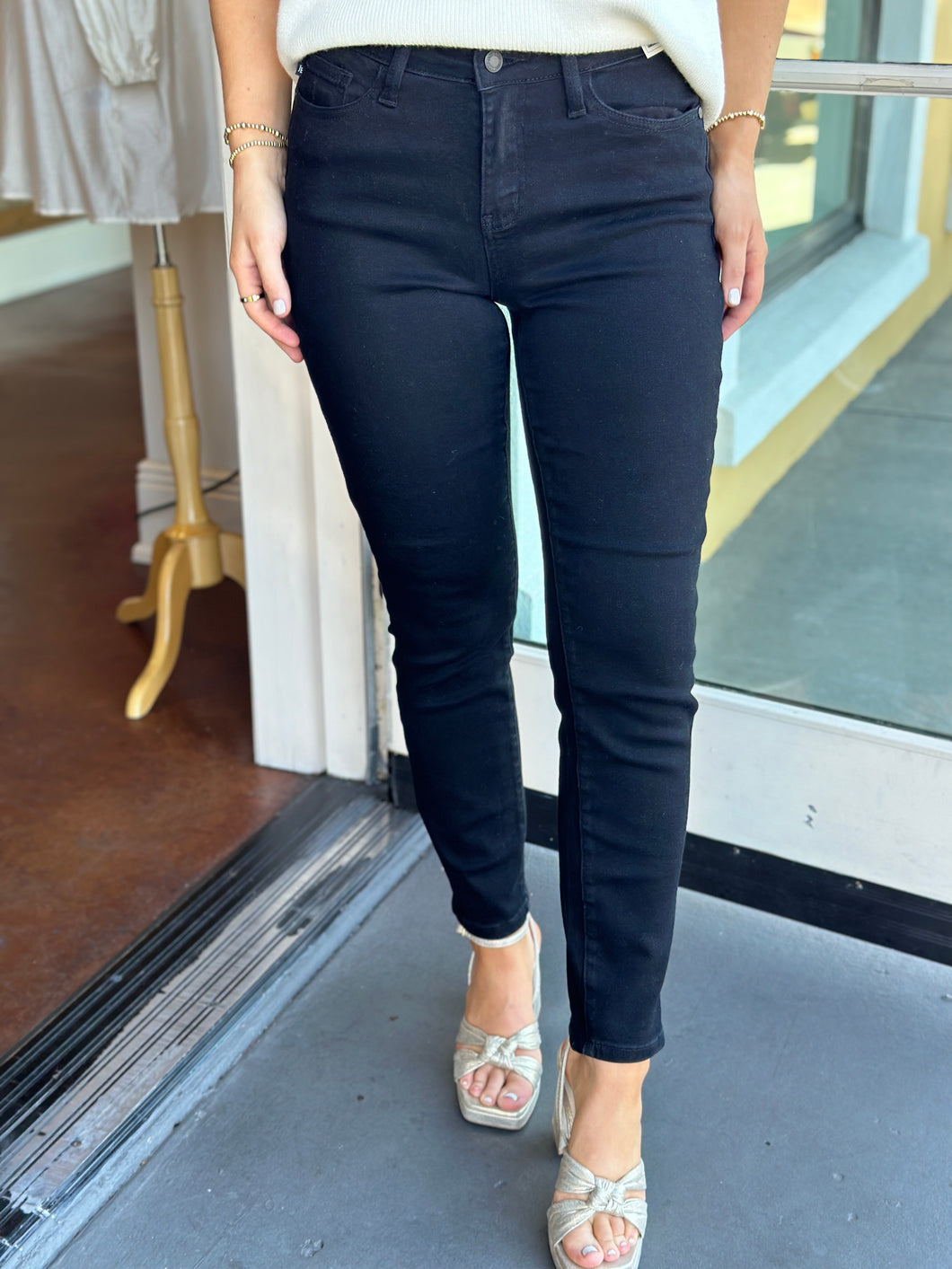 Judy Blue Black Midrise Jeans