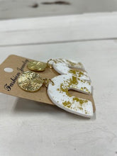 Load image into Gallery viewer, Gold Flake Earrings