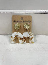 Load image into Gallery viewer, Gold Flake Earrings